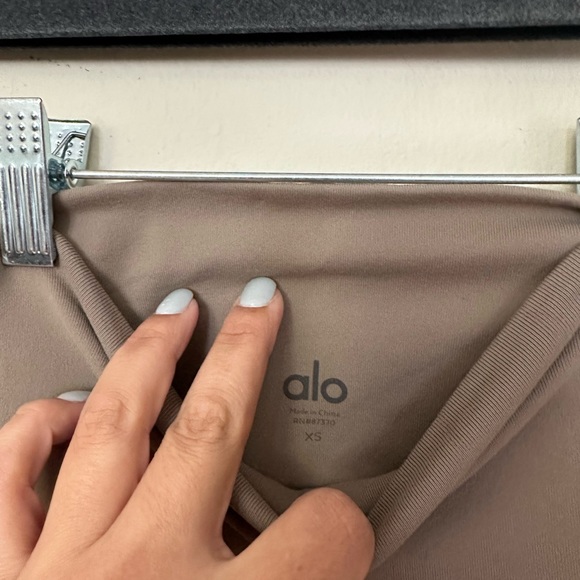 Alo Yoga High Waisted Leggings Epic in Gravel! - Picture 10 of 10